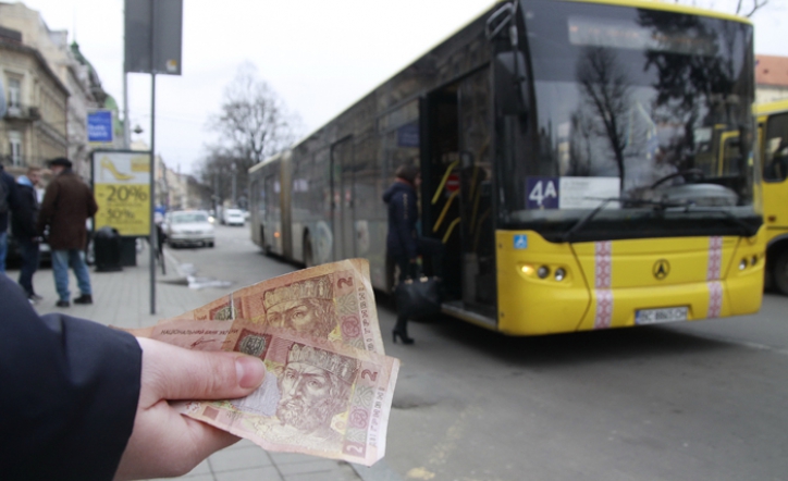 Меру Сум на камеру вручили резолюцію з вимогою містян відмінити 4 грн у маршрутках