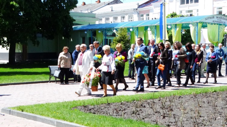 У Сумах поклали квіти до пам'ятника Кобзарю
