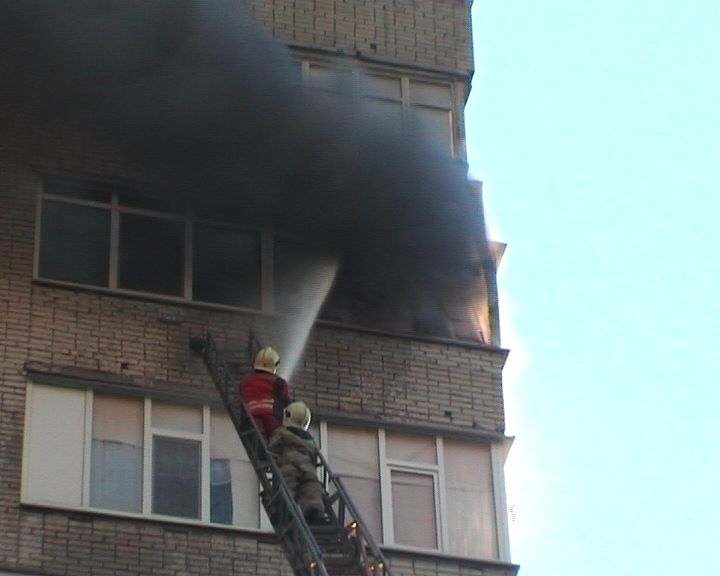 У Сумах горів балкон на дев’ятому поверсі чотирнадцятиповерхівки