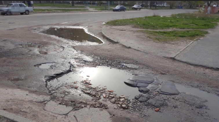 Сумчани не можуть доїхати до "євродворів" розбитими дорогами