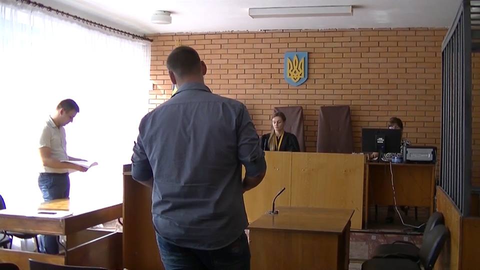Сумчанина, який продав неіснуючих вікон на 100 тисяч, взяли під варту Сумчанина, який продав неіснуючих вікон на 100 тисяч, взяли під варту