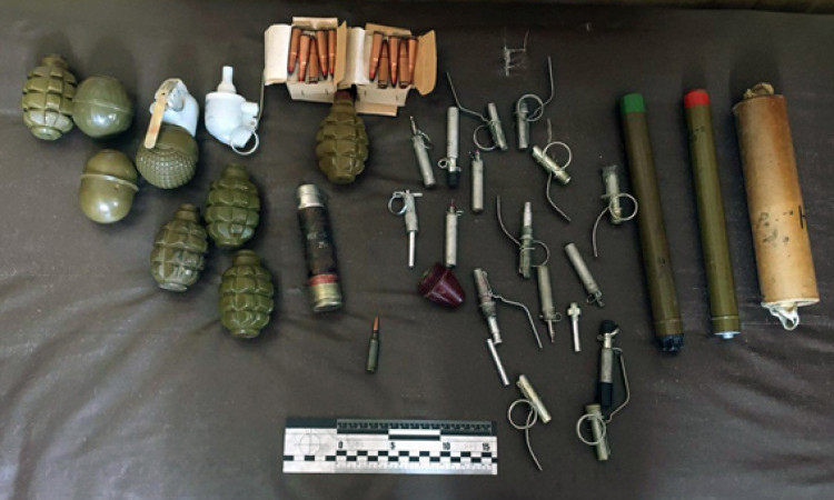 На Донбаському блокпосту затримали сумчанина, який віз боєприпаси На Донбаському блокпосту затримали сумчанина, який віз боєприпаси