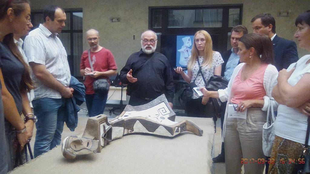 Леонтій Костур розповідає історію створення скульптури