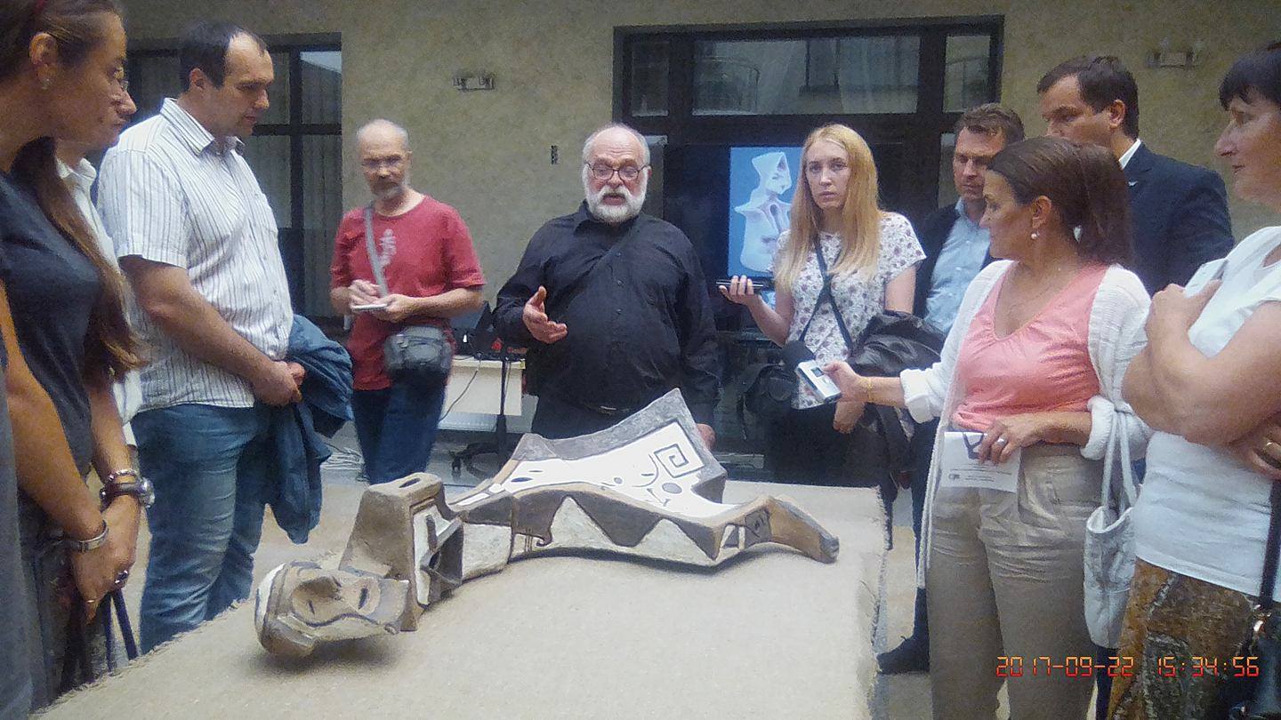 Леонтій Костур розповідає історію створення скульптури