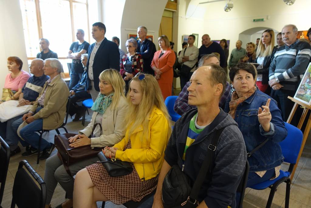 У Сумах на благодійному аукціоні збирали гроші пораненому бійцю