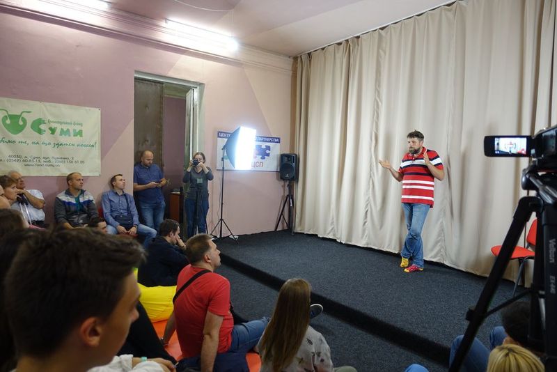 Сумчани сперечалися з Владом Івченко навколо еміграції Сумчани сперечалися з Владом Івченко навколо еміграції