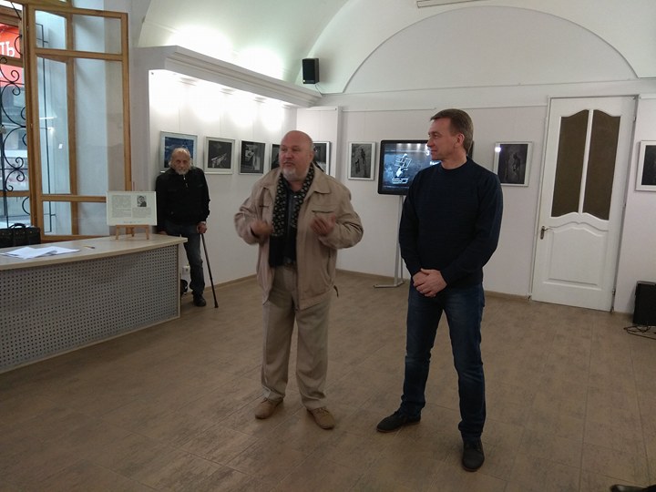Фото з балкончика: у Сумах презентували виставку Валерія Дядюри
