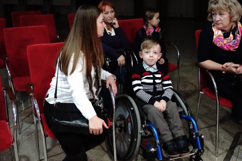 У Сумах показали благодійну виставу лялькового театру з Греції