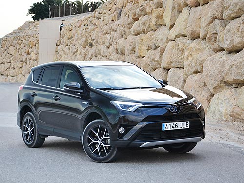 Матір очільника Сумського райсуду купила автівку за мільйон