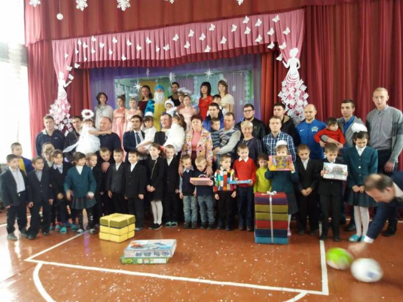 Зібрані в центрі Сум подарунки передали в дитячі будинки (фото зі сторінки Дмитра Дубовика)