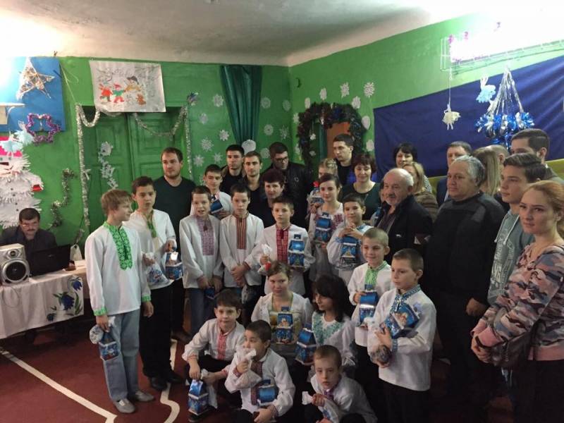 Зібрані в центрі Сум подарунки передали в дитячі будинки (фото зі сторінки Дмитра Дубовика)
