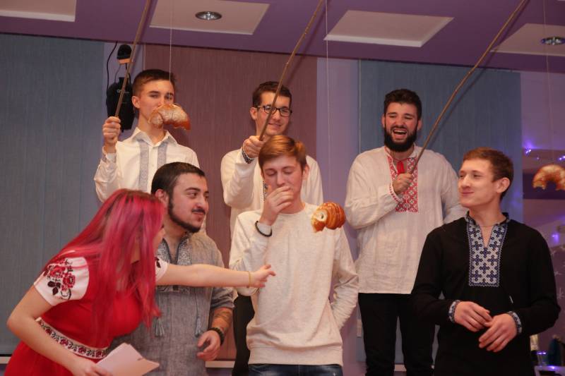 Танцювали та куштували вареники: у Сумах пройшли “Вечорниці на Андрія” (ФОТО