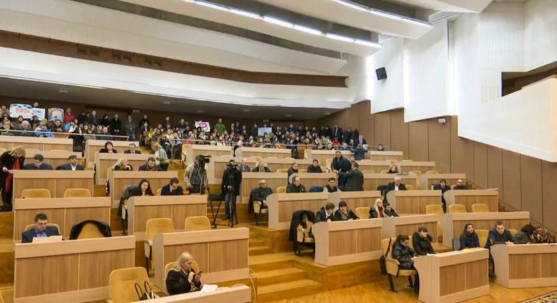 Як сумські депутати відвідували засідання міськради