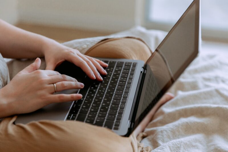 online, laptop