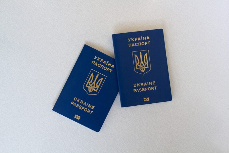 Уряд дозволив пересилати за кордон документи, що посвідчують особу