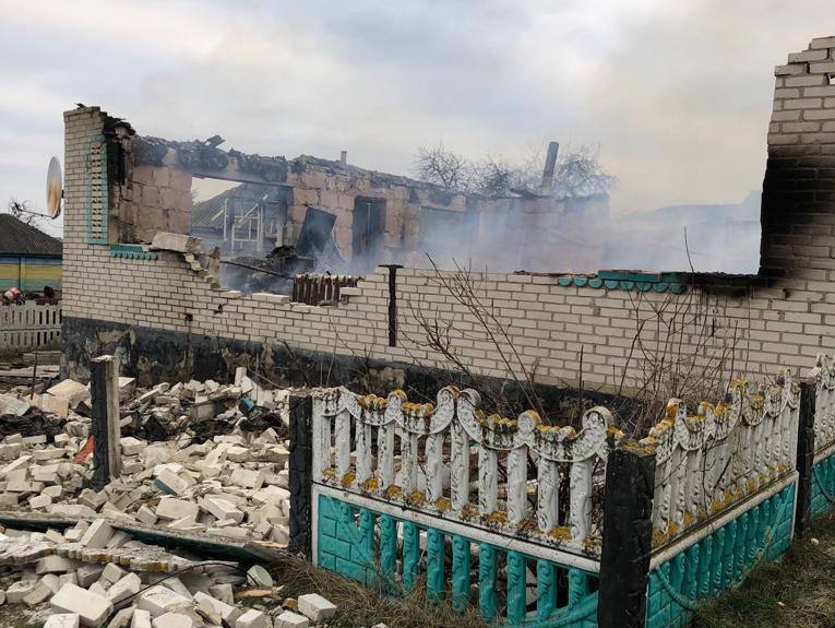 у селі Студенок на Сумщині росіяни влучили в приватний будинок постраждав 17-річний хлопець
