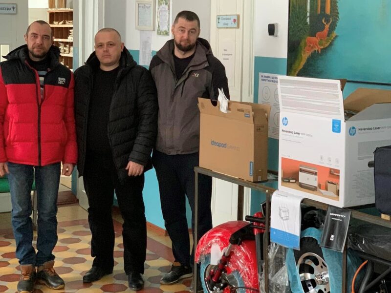 Ворожбянським медикам передали медичне обладнання та скутер