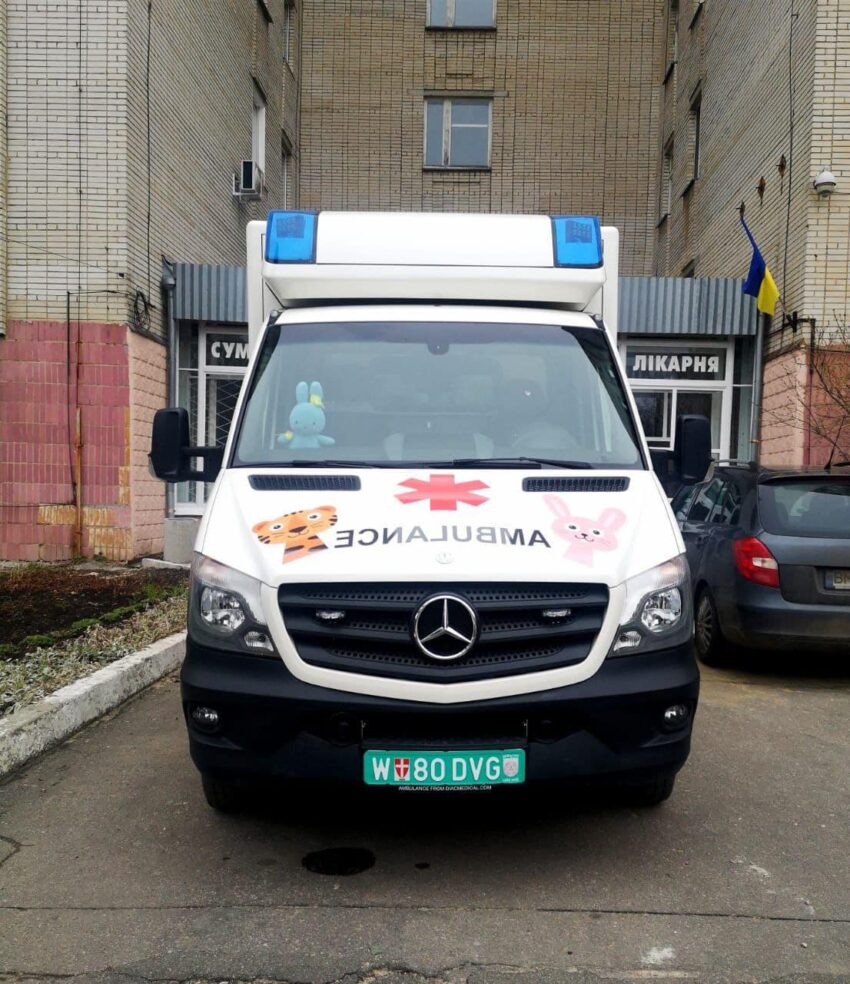 Дитячій лікарні у Сумах передали неонатальну «швидку»